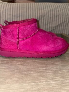 Ugg Girls’ Pink Classic Ultra Mini Boots- SZ 1